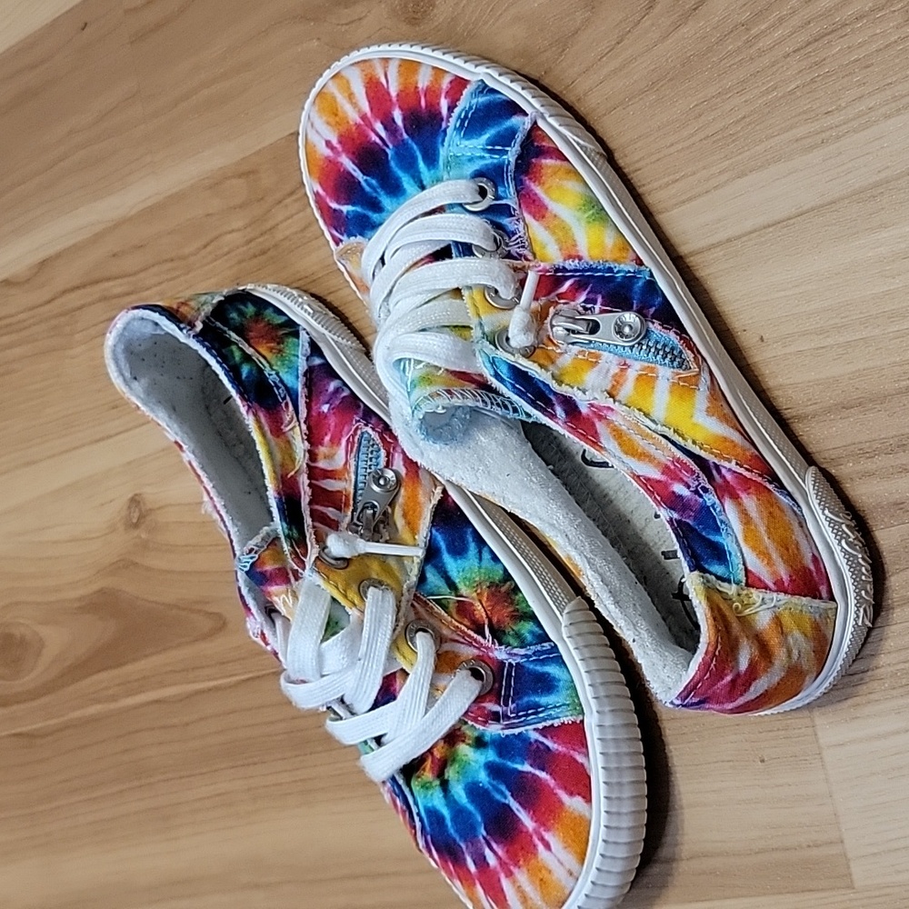 Blowfish Tie-Dye Slip On Sneakers Sz 6.5 - Rainbow - Comfort - Picture 2 of 7